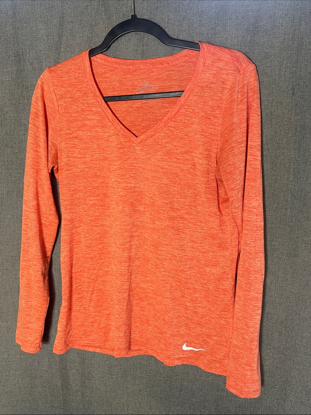 Nike Dri-FIT Orange Heathered V-Neck Long Sleeve Athletic Shirt size M